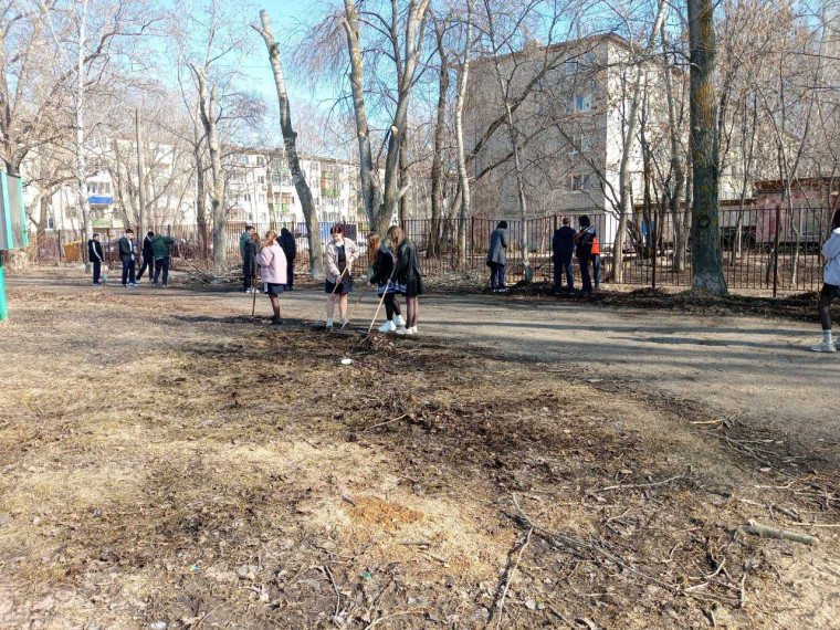 Всем классом на субботник!.